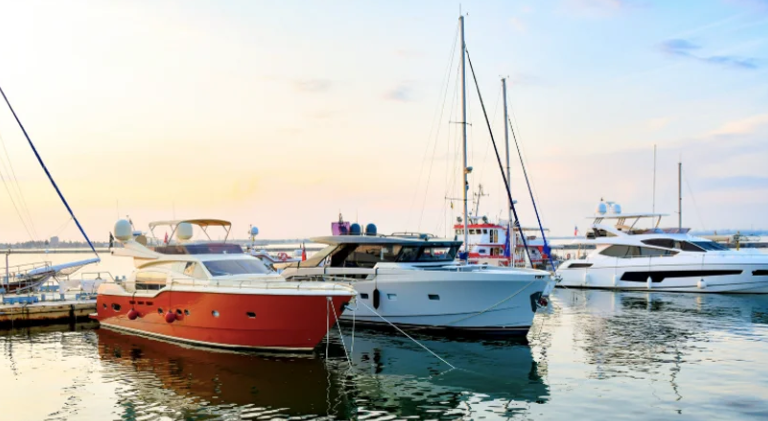 What Are the Different Types of Boats Available for Rental on a Lake?